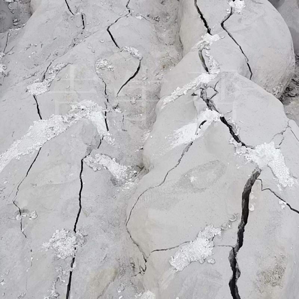 水泥無(wú)聲破碎劑